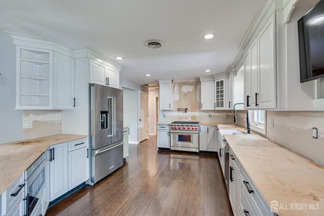 690 New Durham Road, Metuchen, NJ 08840