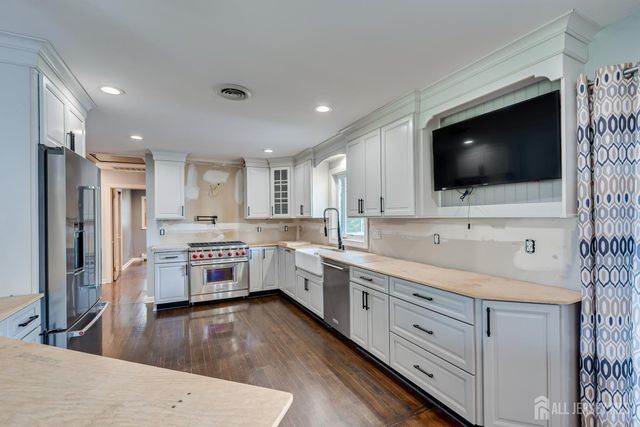 690 New Durham Road, Metuchen, NJ 08840