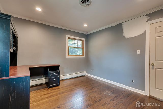 690 New Durham Road, Metuchen, NJ 08840