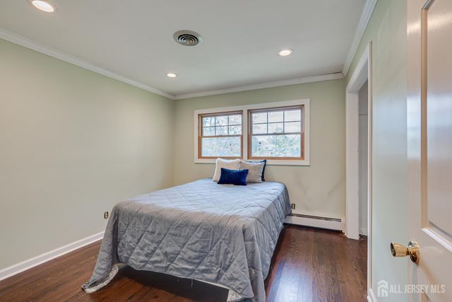 690 New Durham Road, Metuchen, NJ 08840