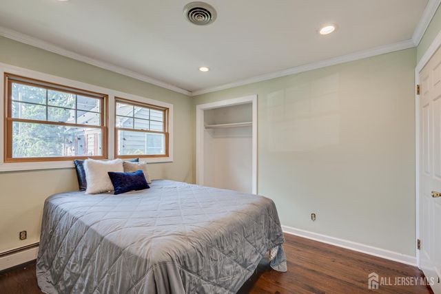 690 New Durham Road, Metuchen, NJ 08840