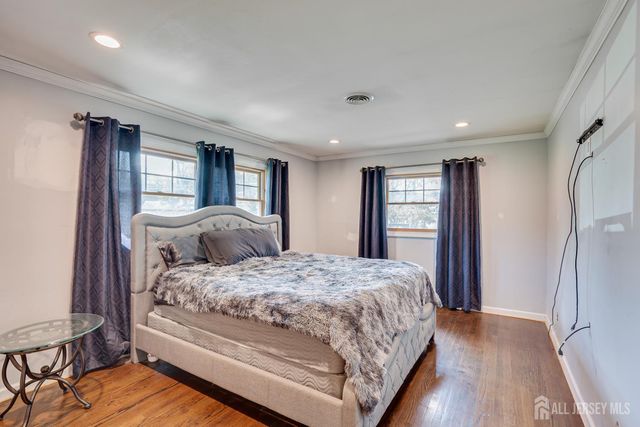 690 New Durham Road, Metuchen, NJ 08840