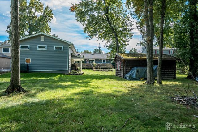 690 New Durham Road, Metuchen, NJ 08840