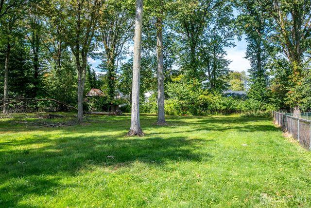 690 New Durham Road, Metuchen, NJ 08840
