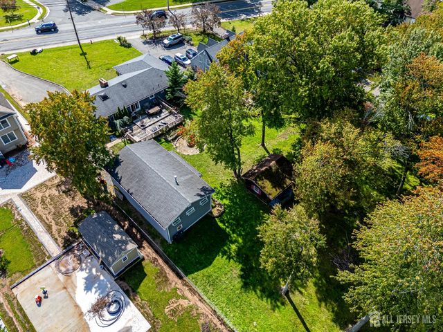 690 New Durham Road, Metuchen, NJ 08840