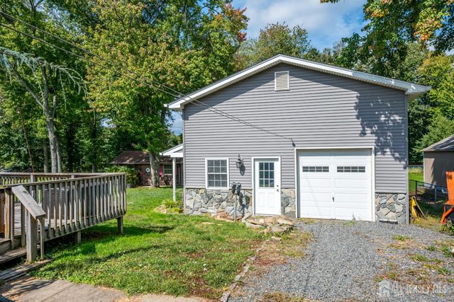 690 New Durham Road, Metuchen, NJ 08840