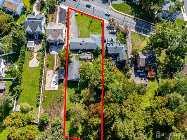 690 New Durham Road, Metuchen, NJ 08840