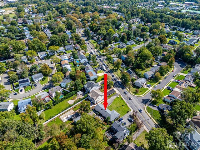 690 New Durham Road, Metuchen, NJ 08840
