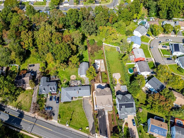 690 New Durham Road, Metuchen, NJ 08840