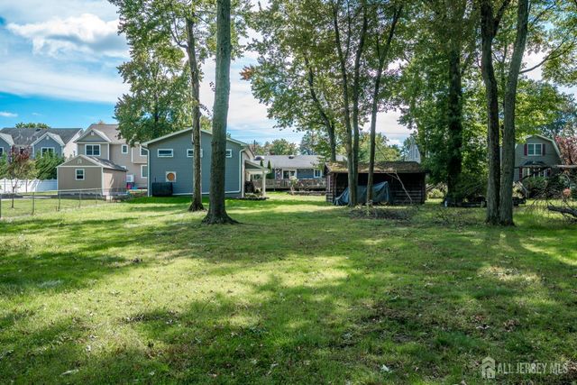 690 New Durham Road, Metuchen, NJ 08840