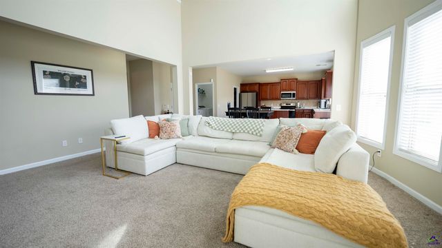 114 Meadows Walk Drive, Byron, GA 31008