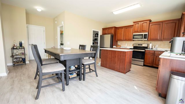 114 Meadows Walk Drive, Byron, GA 31008