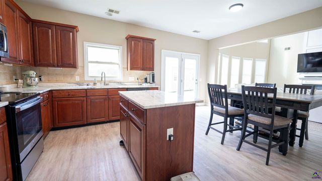 114 Meadows Walk Drive, Byron, GA 31008