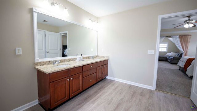 114 Meadows Walk Drive, Byron, GA 31008