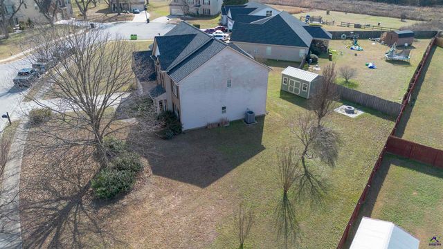 114 Meadows Walk Drive, Byron, GA 31008