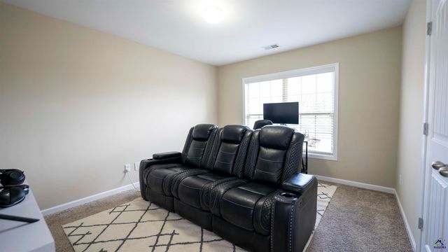 114 Meadows Walk Drive, Byron, GA 31008