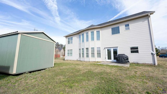 114 Meadows Walk Drive, Byron, GA 31008