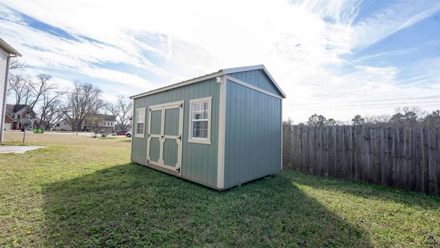 114 Meadows Walk Drive, Byron, GA 31008