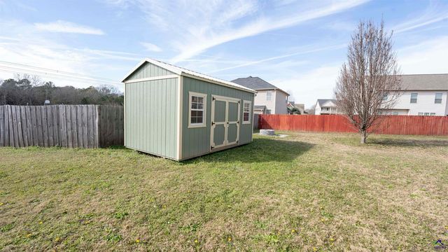 114 Meadows Walk Drive, Byron, GA 31008