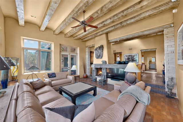 15 Vista La Esperanza, Santa Fe, NM 87506