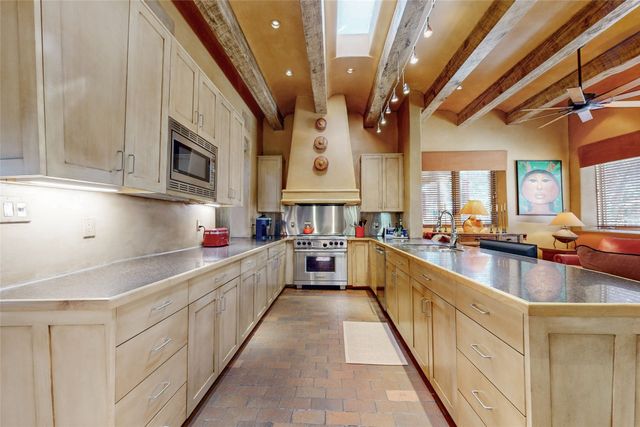 15 Vista La Esperanza, Santa Fe, NM 87506