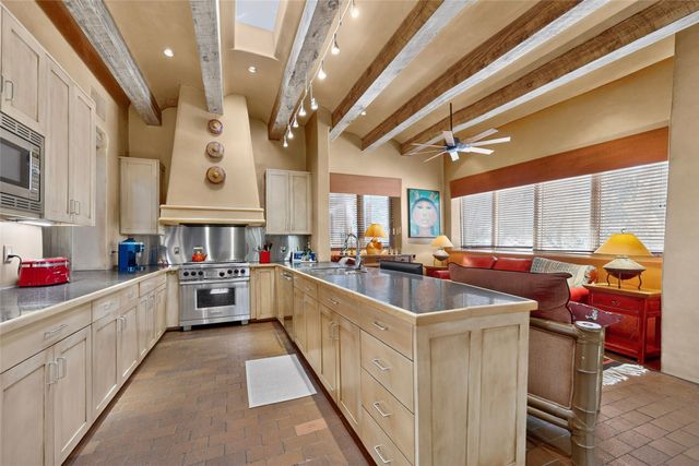 15 Vista La Esperanza, Santa Fe, NM 87506