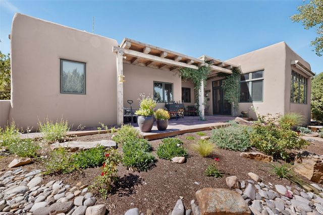 15 Vista La Esperanza, Santa Fe, NM 87506