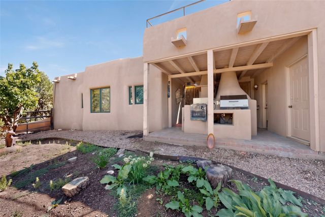 15 Vista La Esperanza, Santa Fe, NM 87506