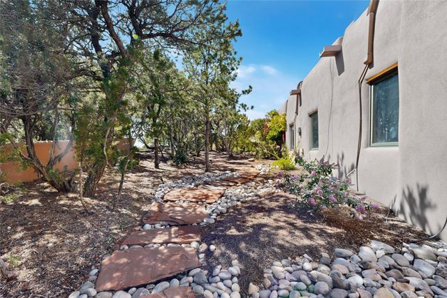 15 Vista La Esperanza, Santa Fe, NM 87506