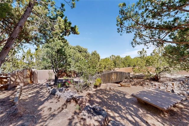 15 Vista La Esperanza, Santa Fe, NM 87506