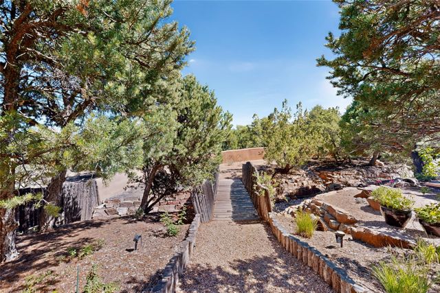 15 Vista La Esperanza, Santa Fe, NM 87506
