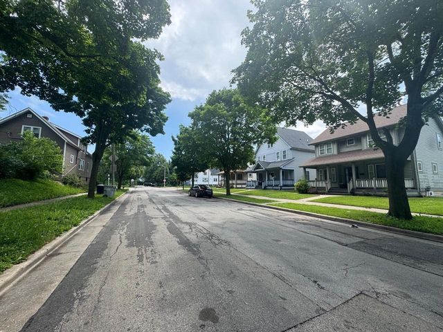 424 N 29TH STREET, Milwaukee, WI 53208
