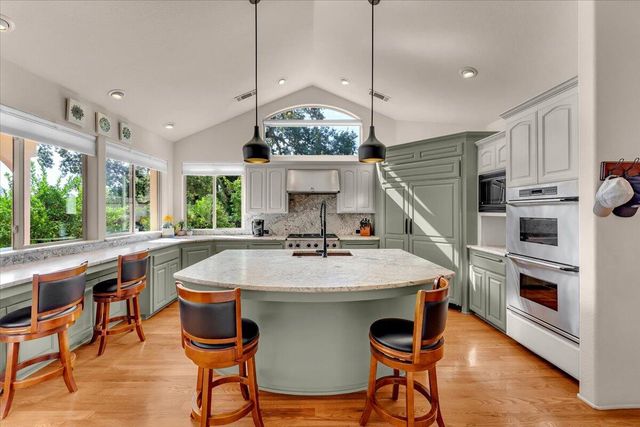 6681 Riverside Drive, Redding, CA 96001