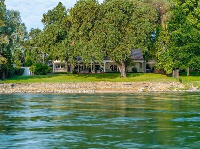 6681 Riverside Drive, Redding, CA 96001