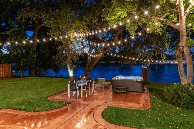 6681 Riverside Drive, Redding, CA 96001