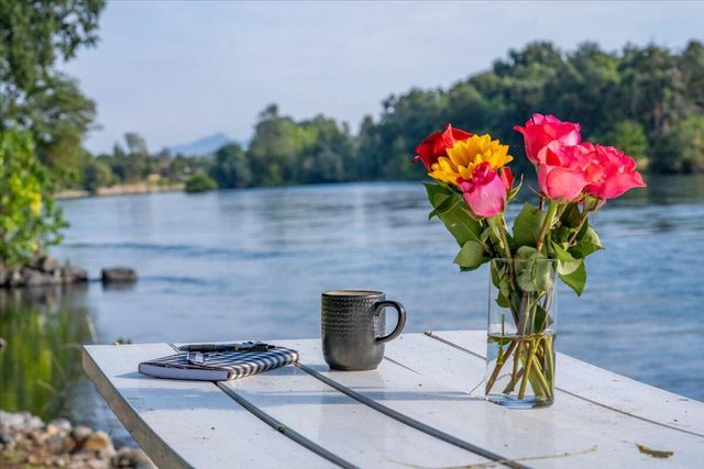 6681 Riverside Drive, Redding, CA 96001