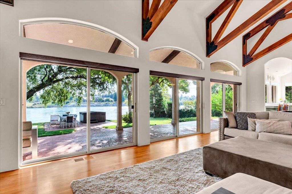 6681 Riverside Drive, Redding, CA 96001