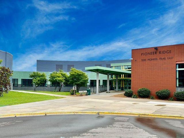 895 Laurel Court, Chaska, MN 55318