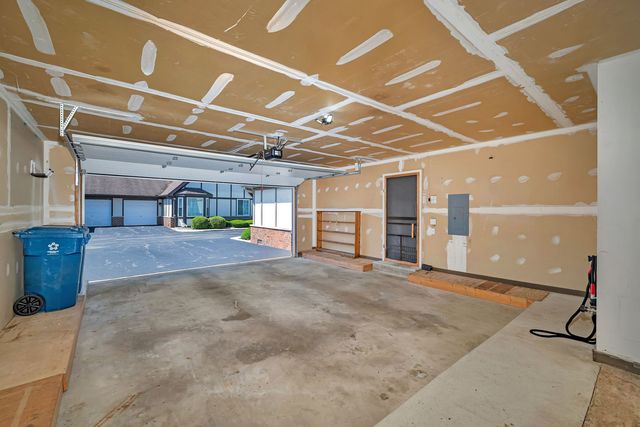 1820 Willow Circle Drive 1820, Crest Hill, IL 60403
