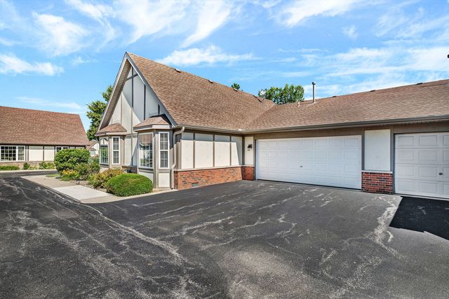 1820 Willow Circle Drive 1820, Crest Hill, IL 60403
