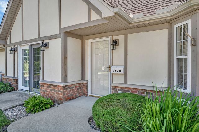 1820 Willow Circle Drive 1820, Crest Hill, IL 60403