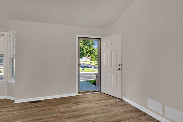 1820 Willow Circle Drive 1820, Crest Hill, IL 60403