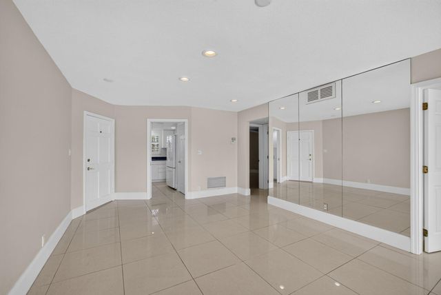 478 Tequesta Drive 204, Tequesta, FL 33469