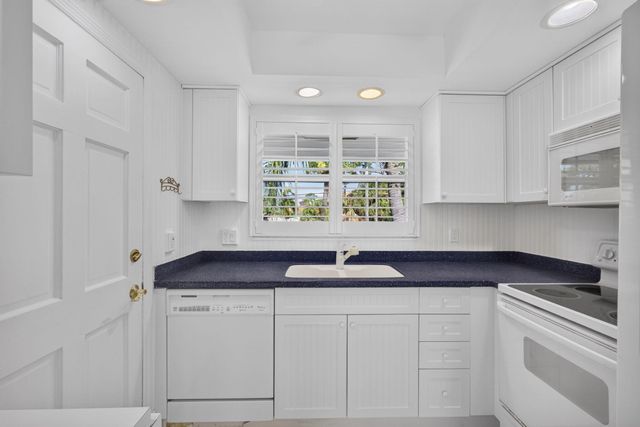 478 Tequesta Drive 204, Tequesta, FL 33469