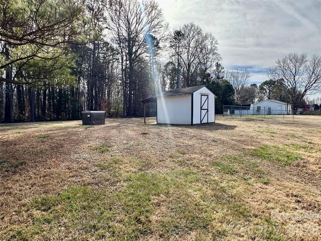 122 Cottonwood Drive, Mount Holly, NC 28120