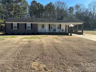122 Cottonwood Drive, Mount Holly, NC 28120