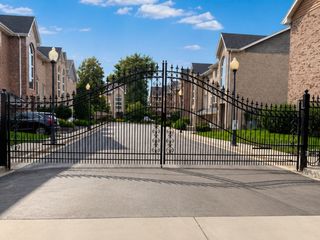 8125 S Prairie Park Place, Chicago, IL 60619
