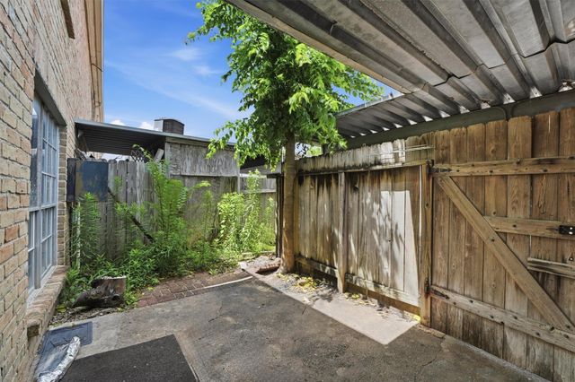 78 W Park West Drive, Houston, TX 77072