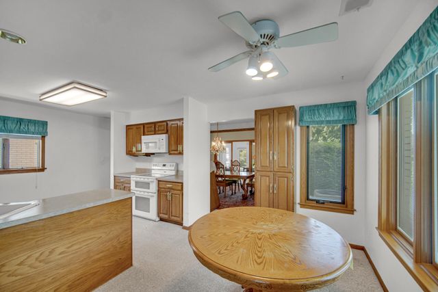 32 Gleneagles Drive, Schererville, IN 46375