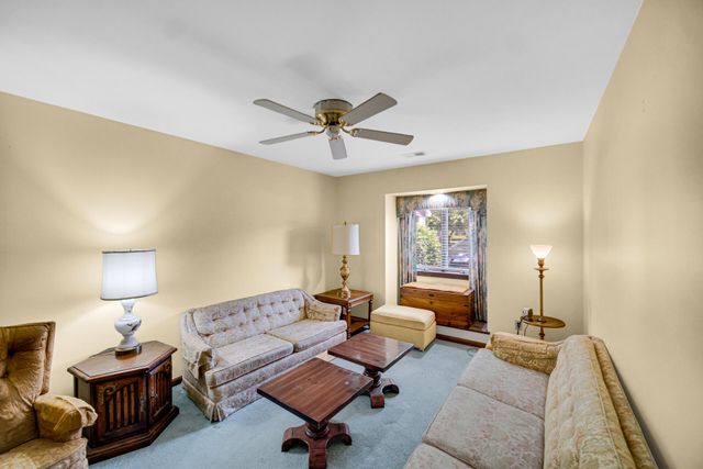 32 Gleneagles Drive, Schererville, IN 46375